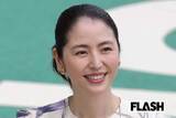 「長澤まさみ、ミニスカートですらり美脚を大胆披露…「まさに女神」あふれる色気に称賛の声」の画像1