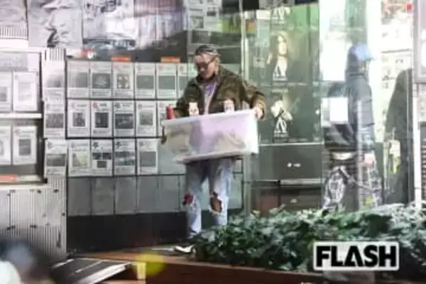 田中聖「家族旅行動画」に “金髪グッチ” のド派手姿で登場…弟・田中樹とも “ひっそり共演” でファン感涙