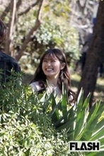 渋谷凪咲、佐々木希と久々共演で“ハグショット”披露にファン歓喜…持ち前のサービス精神で売れっ子女優へ