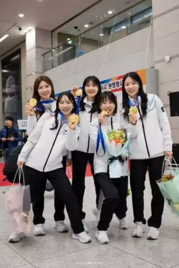 【美しすぎると話題】カーリング韓国女子代表キャプテン、ズボン“半開き”で美腹筋を披露する“意外な素顔”