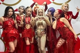 ちゃんみなの“裸に見える”紅白衣装に賛否、プロデュースグループは圧巻パフォーマンス…終了後の“素顔”をキャッチ