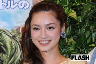 大谷翔平 “年子批判” で名前あがった平愛梨＆長友夫妻の「4人ほぼ年子」のパワフルぶり…語っていた「6年間寝てない」のすごみ