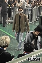 松田翔太、秋元梢と“夫婦ツーショット”で過去の「別居疑惑」払しょく　父・松田優作さんの「没年超え」41歳でにじませた決意