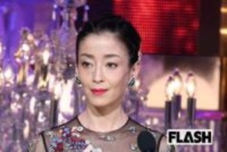 宮沢りえ　ミラノで見せた“肩紐ずり落ち”ドレスと「タトゥー」にファン落胆「せっかくの美人が」