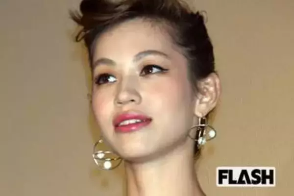 水原希子“胸元ざっくり”ドレスでソロアーティストデビューも一部から冷ややかな声…尾を引く「痴漢は日本だけ」発言