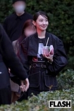 波瑠、結婚後初めての“お出かけ”姿公開に夫・高杉真宙の影探すファン続出…左手薬指の結婚指輪「似合いすぎ」の声も