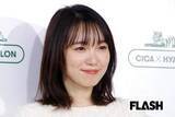 「飯豊まりえが披露した“ピタピタ”タンクトップ姿に「ステキすぎ」ファン騒然…結婚後も夫と共演の“多幸感”」の画像1