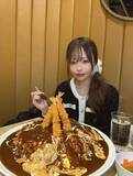 「大人気の美人大食いYouTuberが全身の“あざ”写真を投稿し心配の声　直前には「中指折られた」報告も」の画像1