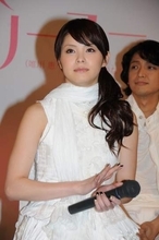 松浦亜弥が新CM登場で見せた“最新の姿”に「若いまま」と驚きの声続出…夫プロデュースの楽曲配信などマイペースに活動