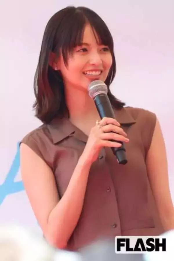 齋藤飛鳥、トレードマークのロングヘア“バッサリ断髪”でイベントへ…出待ちファンにも笑顔で“神対応”