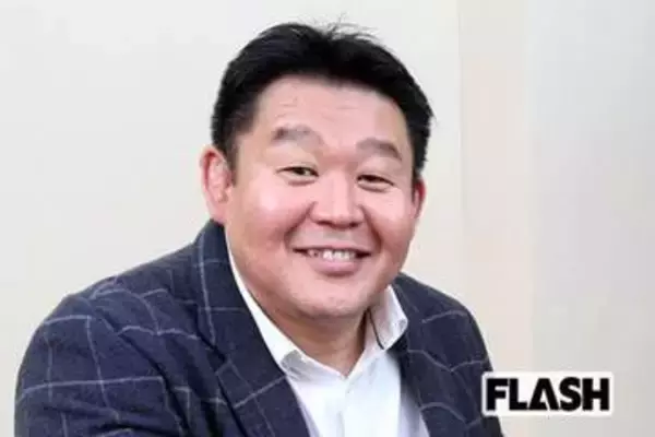 元横綱・花田虎上、都内の神社で“手繋ぎデート”…マネージャー兼務の年下妻は「久しぶりにパパとの時間」と“ほのぼの投稿”