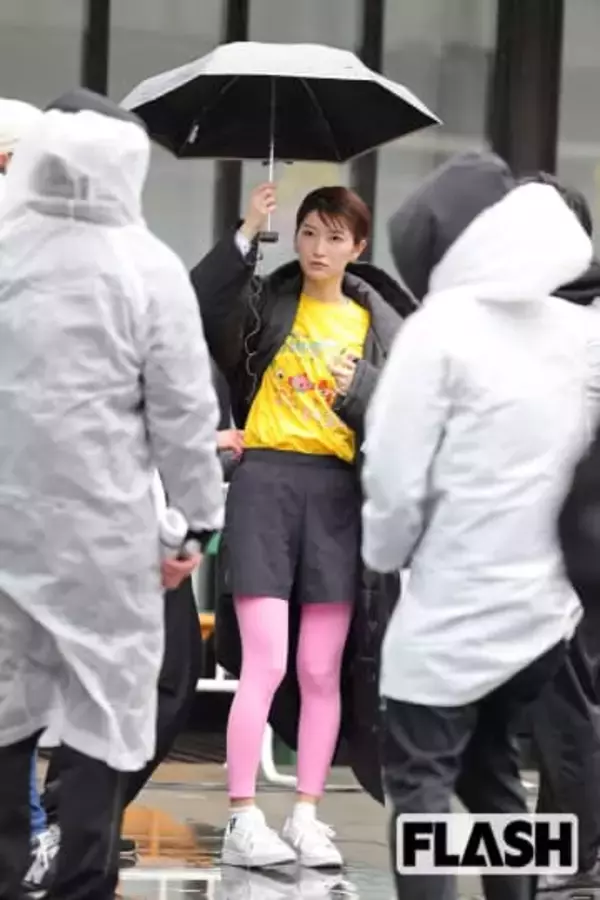 ギター弾き語りが人気のTBS吉村恵里子アナ、フランス旅行ショット公開でファンを動揺させた“薬指のリング”