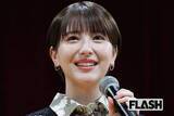 「浜辺美波　久々のインスタ更新で見せた“すっぴん旅行”に「デート感がたまらない」ファン悶絶、“大河共演女優”も思わず反応」の画像1