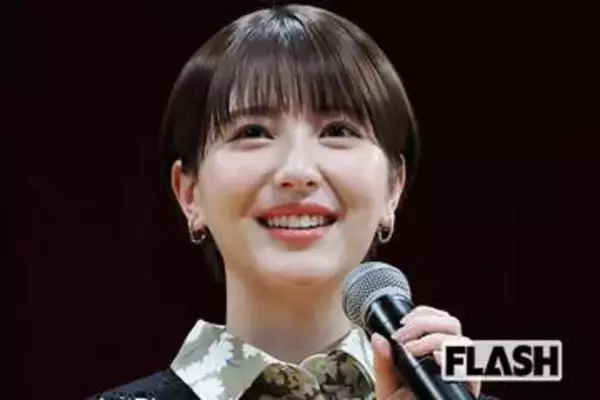浜辺美波　久々のインスタ更新で見せた“すっぴん旅行”に「デート感がたまらない」ファン悶絶、“大河共演女優”も思わず反応