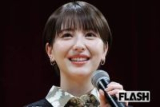 浜辺美波　久々のインスタ更新で見せた“すっぴん旅行”に「デート感がたまらない」ファン悶絶、“大河共演女優”も思わず反応