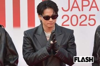 平野紫耀、パリで魅せた総額1000万円超えルックにファン悶絶…厚い胸板と肉体美が際立つ“世界基準のスタイル”