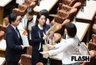 高市首相「15年前の服」答弁に映りこんだ新人議員に集まる注目…クリップも「スマイル顔」で早くも永田町の“おしゃれ番長”に