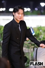 磯村勇斗　シックなダブルスーツ姿をキャッチ！主演ドラマは苦戦も「ドラマアカデミー賞」受賞、その魅力の源とは？