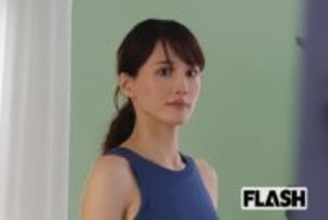 綾瀬はるか、イベントで“人気アーティスト”に「あざとタッチ」でファン悶絶…共演者・スタッフとの距離の近さで保つ“愛され力”