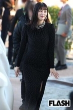 池田エライザ　競馬場で“ギリギリ”攻め衣装を披露！ボディラインくっきり姿に釘付け…期待高まる1月ドラマ