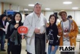 『坂本冬美のモゴモゴ紅白』第27回／羊の毛のモコモコ＆白のパンツに18cmのピンヒール……戸惑いだらけの “初衣装”