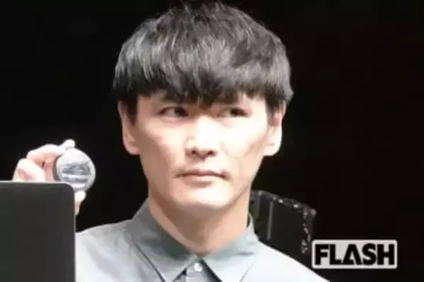 サカナクション山口一郎、“プレゼント開封” 生配信で「不穏な贈り物」に困惑…“謎の棒” には本人も「怖いよ！ 怖い！」