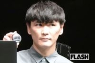 サカナクション山口一郎、“プレゼント開封” 生配信で「不穏な贈り物」に困惑…“謎の棒” には本人も「怖いよ！ 怖い！」