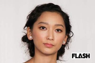 杏、美貌きわだつ “腹チラ” 姿にファン喝采…モデル活動でオーラ放つ一方で、飾らない私生活を公開