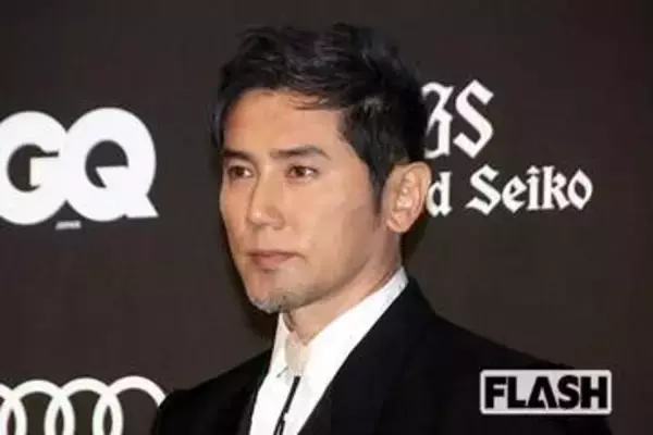本木雅弘の “秘蔵っ子” 長男が『ガス人間』で俳優デビュー「高身長でいい顔」衝撃ビジュに集まる歓喜