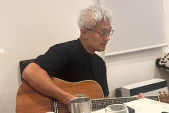 元俳優・押尾学の“白髪イケオジ姿”に驚きの声続々も、子ども抱く腕には“がっつりタトゥー”