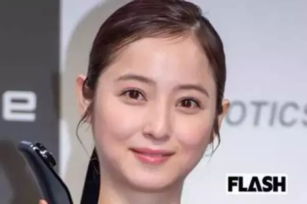 佐々木希、20周年グッズの“背中出しうさぎコスプレ”にSNS衝撃…夫の騒動後に“橋本環奈並み”CMラッシュで見せる“母の底力”