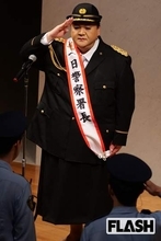 マツコ・デラックス、初の一日署長イベントに「特注制服」で登場も観客「肉がはみ出てた」衝撃受けた“足元”