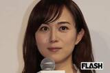 「比嘉愛未「産婦人科ドラマ」主演も “赤ん坊抱っこ” 姿に「デカすぎやろ」ツッコミ続出…“医療作品” 起用ラッシュで薄れる新鮮味」の画像1