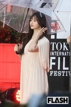 若手女優から演技派まで…「東京国際映画祭」で日本を代表する女優たちが見せた“美の競演”ドレス姿