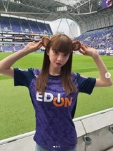 カープ選手と離婚発表のモデル、1月にラブラブ投稿を削除“夫似”男性と「宮島デート」にも再注目