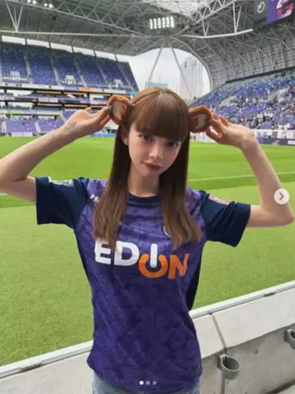 カープ選手と離婚発表のモデル、1月にラブラブ投稿を削除“夫似”男性と「宮島デート」にも再注目