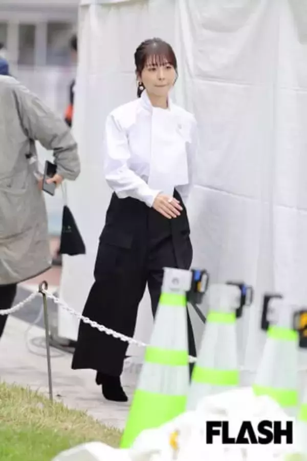 長濱ねる「生活のお供に」ミニスカ透け黒タイツショット披露で「天使」「いいね！」とファン悶絶