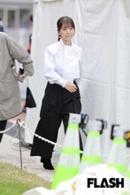 長濱ねる「生活のお供に」ミニスカ透け黒タイツショット披露で「天使」「いいね！」とファン悶絶