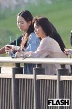 山口紗弥加『新東京水上警察』での名バイプレーヤーぶりをキャッチ！　共演女優と大笑いの和気あいあい現場