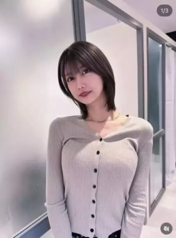 ABEMA専属アナ「9頭身へそ出しルック」にファン衝撃…写真集も話題で、期待集まる “グラビアニーズ”