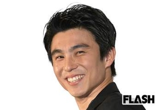 中尾明慶　本人も悩んだ“授業参観コーデ”のド派手ぶり　妻・仲里依紗は卒業式に「柄物ジャケット」で際立つ夫婦の“奇抜センス”