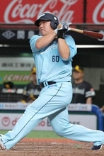 【43歳で現役続行】西武・中村剛也にファン歓喜！500号と長男共演へ膨らむ夢