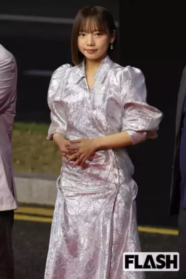 齊藤京子　パリで先行上映＋生歌披露の豪華すぎプロモーションに驚きの声　アイドル引退から1カ月半での大躍進