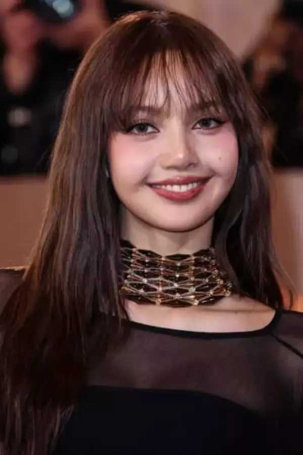 BLACKPINKリサ、資生堂アンバサダー就任“匂わせ”も「イメージと違う」拒否反応噴出…尾を引く坂口健太郎との“公開いちゃつき”ショット