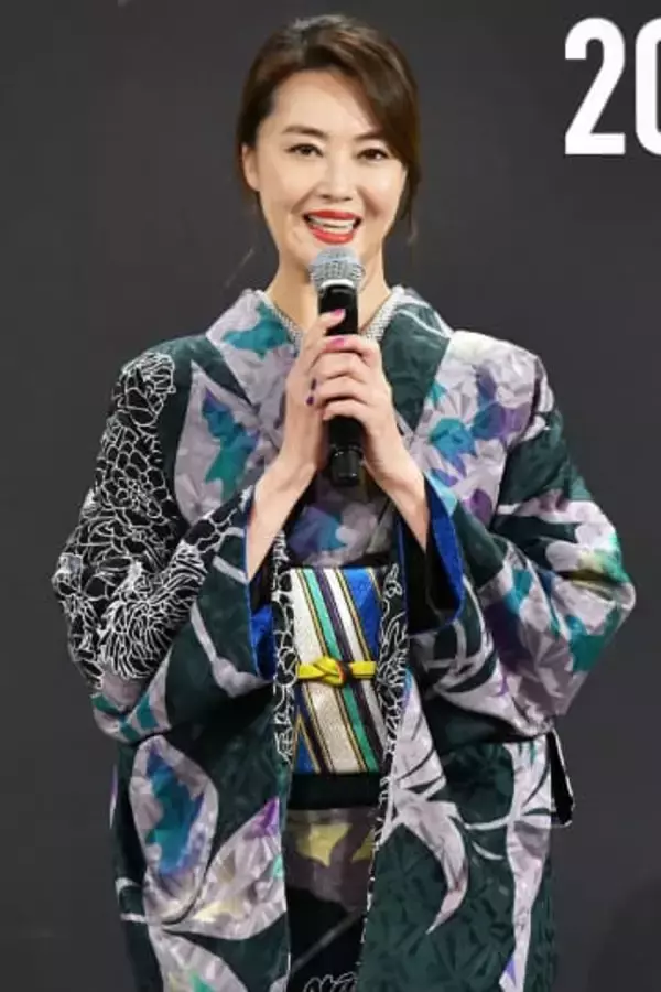 観月ありさ『おしゃれクリップ』集合写真で見せた「小顔」が話題…実業家夫と歩む二人三脚