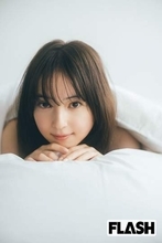 佐々木希に接近！「目が合いすぎる」カレンダーの中身