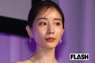 田中みな実、“背中ぱっくり” ドレス披露も「こけたらどうすんの？」10cm超ヒールに心配続出…妊婦期間も “おしゃれ優先” で問われた意識