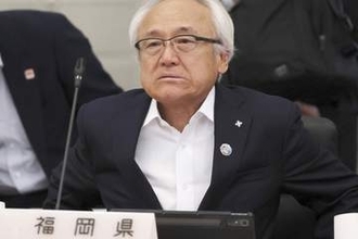 【高額海外視察で大揺れ】“福岡県政のドン” 県議会議長がテレビ局の記者にぶつかって大転倒…本誌が入手した “接触映像” とは