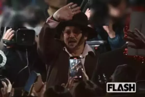 ジョニー・デップ「7万5000円」撮影会が大混乱…「20時間待って結局会えず」「トイレもずっと我慢」参加者が憤慨する “惨状”