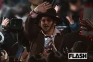 ジョニー・デップ「7万5000円」撮影会が大混乱…「20時間待って結局会えず」「トイレもずっと我慢」参加者が憤慨する “惨状”